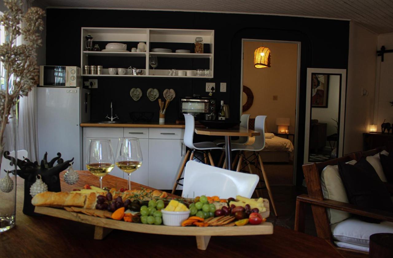 Alluring Self Catering 2 Bedroom Villa At Bokmakierie Villas Виндхук Экстерьер фото